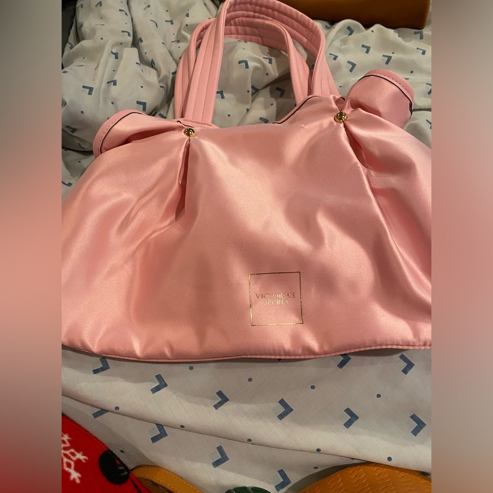NWOT Victoria’s Secret Pink Button Closure Purse